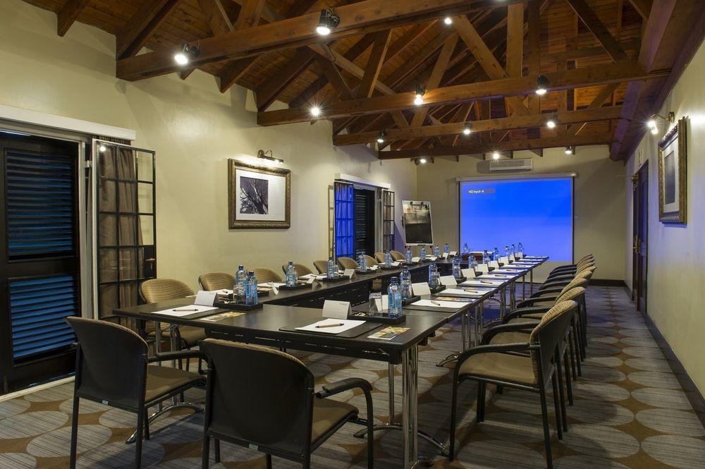 Southern Sun Mayfair Найроби Экстерьер фото