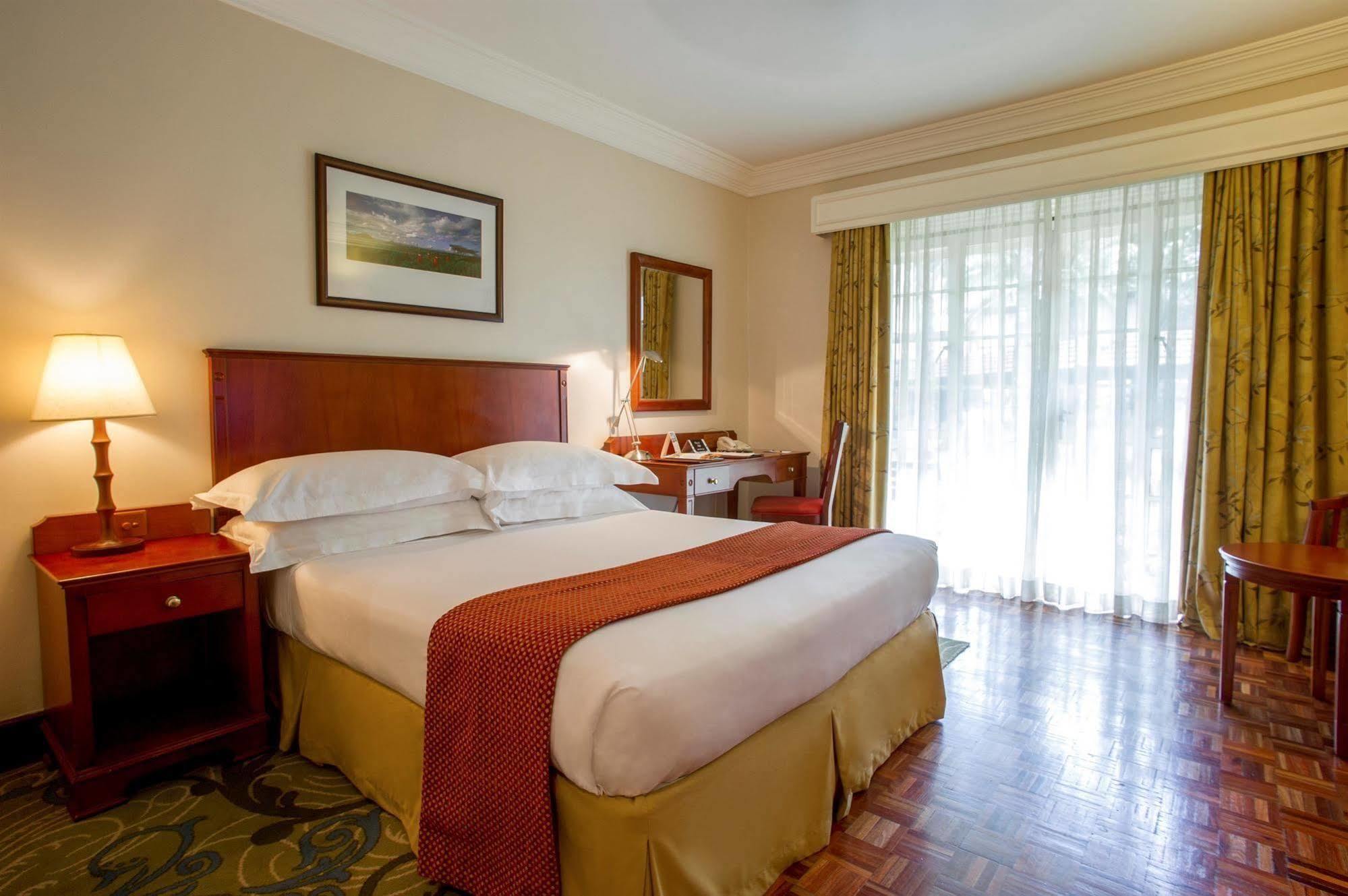 Southern Sun Mayfair Найроби Экстерьер фото
